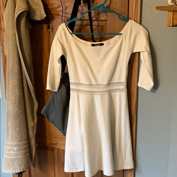 White dress - Picture 1 of 1